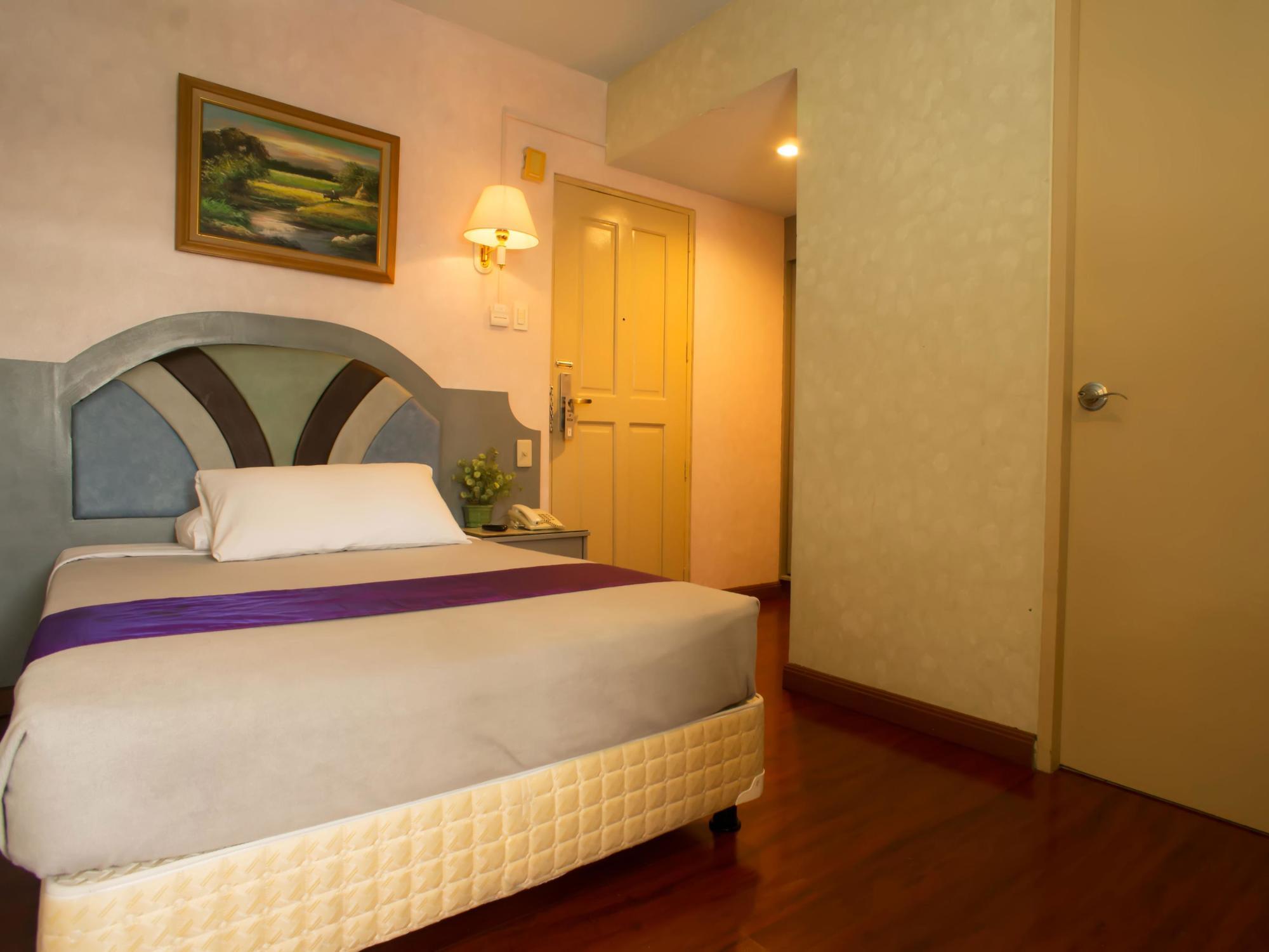 V Hotel Manila Kültér fotó