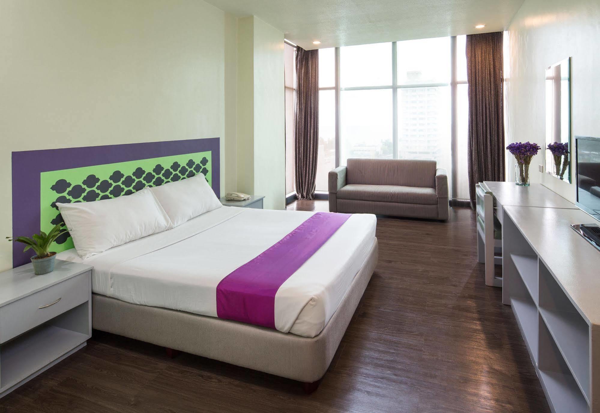 V Hotel Manila Kültér fotó