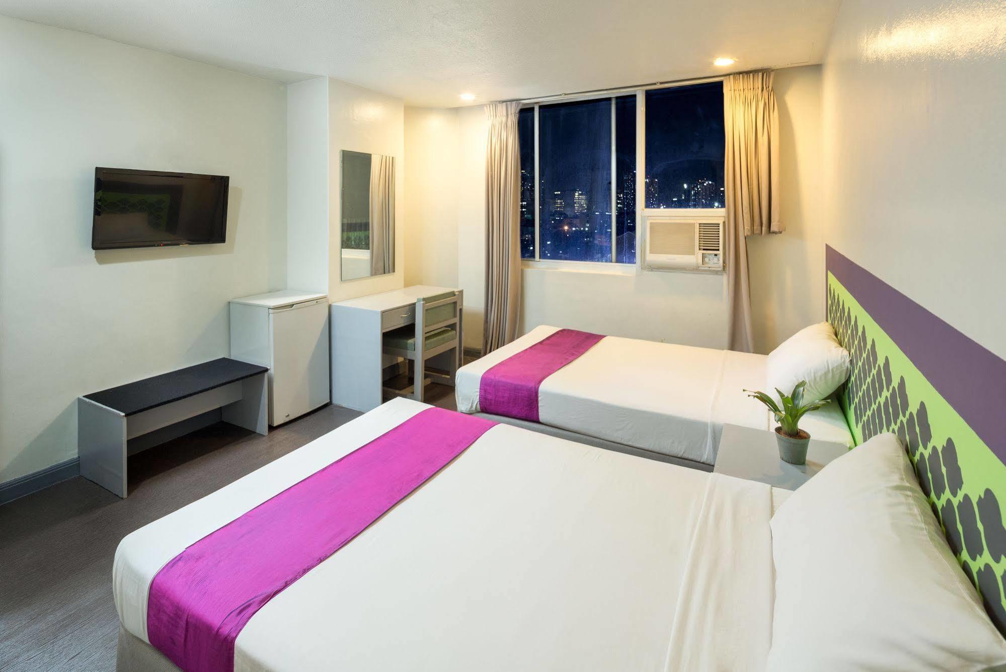 V Hotel Manila Kültér fotó