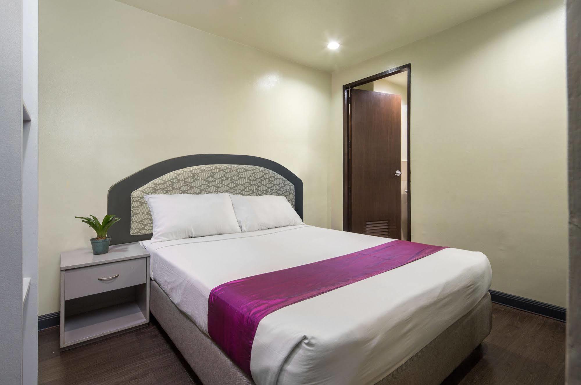 V Hotel Manila Kültér fotó
