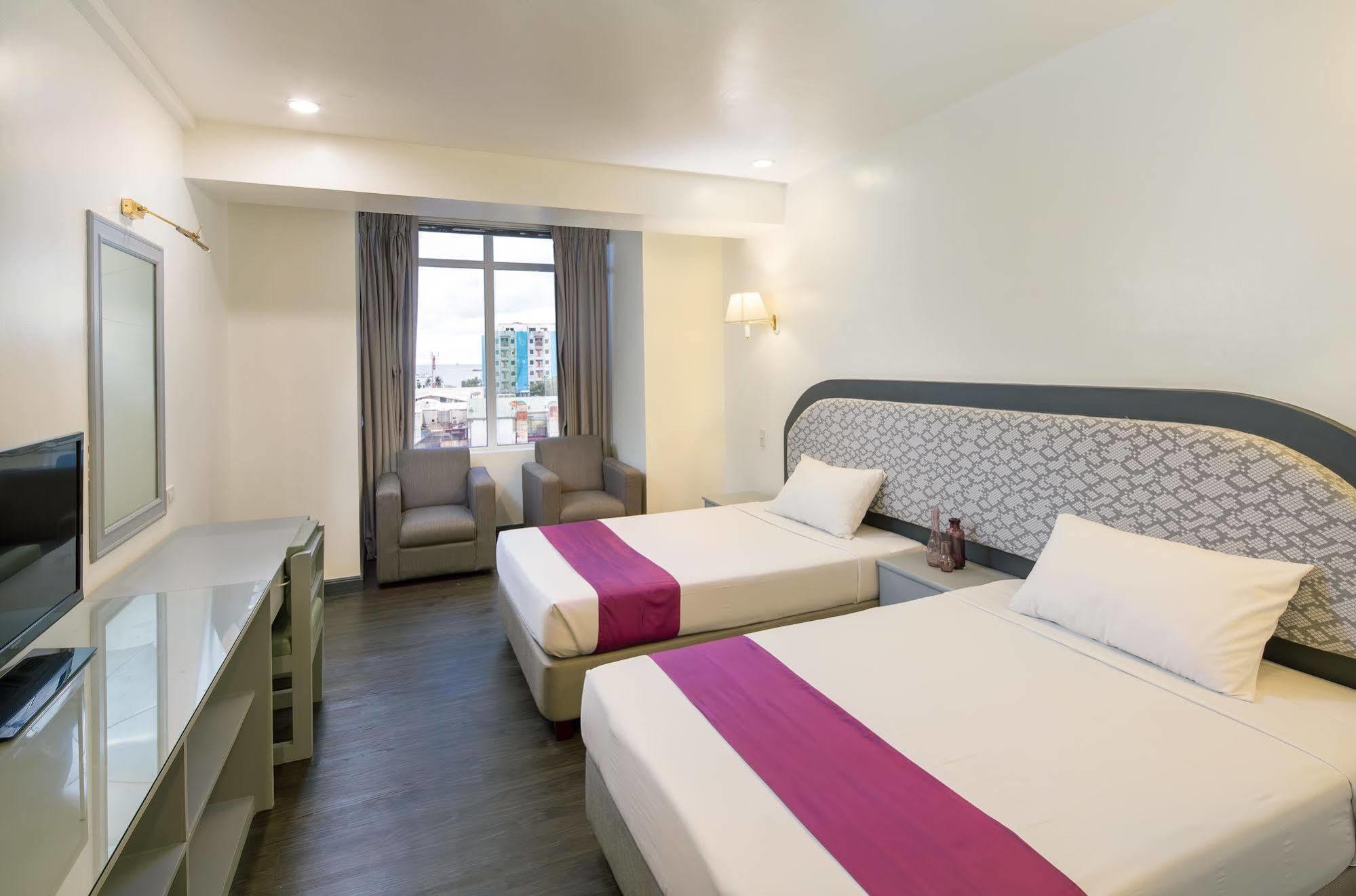 V Hotel Manila Kültér fotó