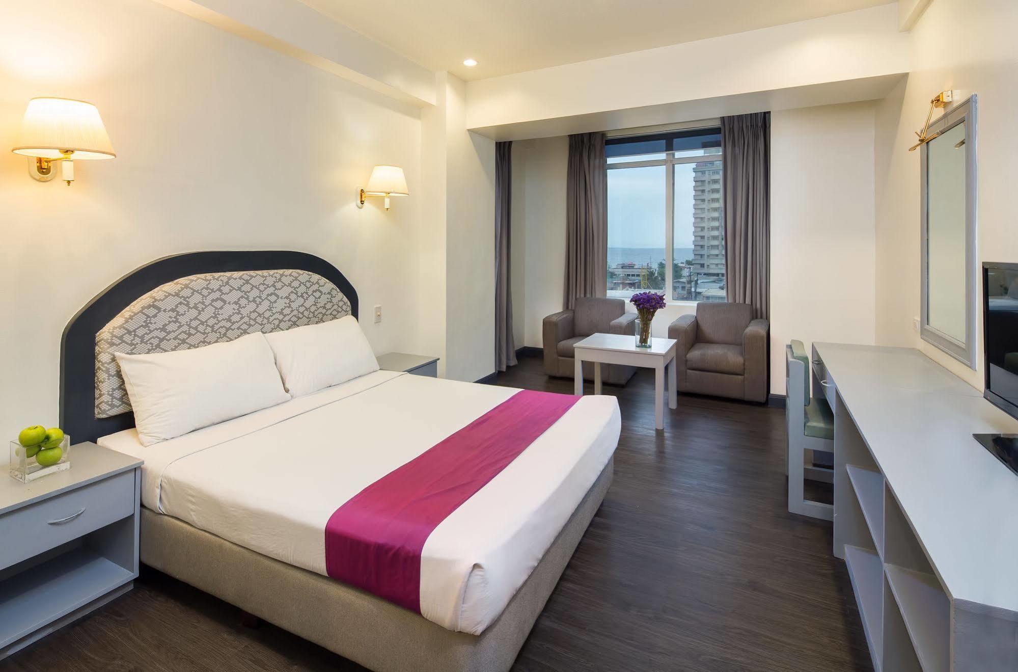 V Hotel Manila Kültér fotó