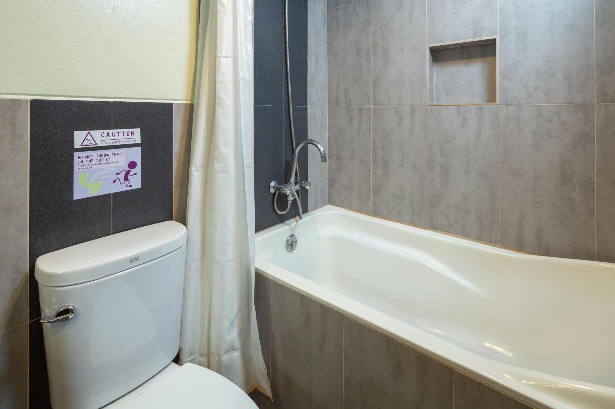 V Hotel Manila Kültér fotó
