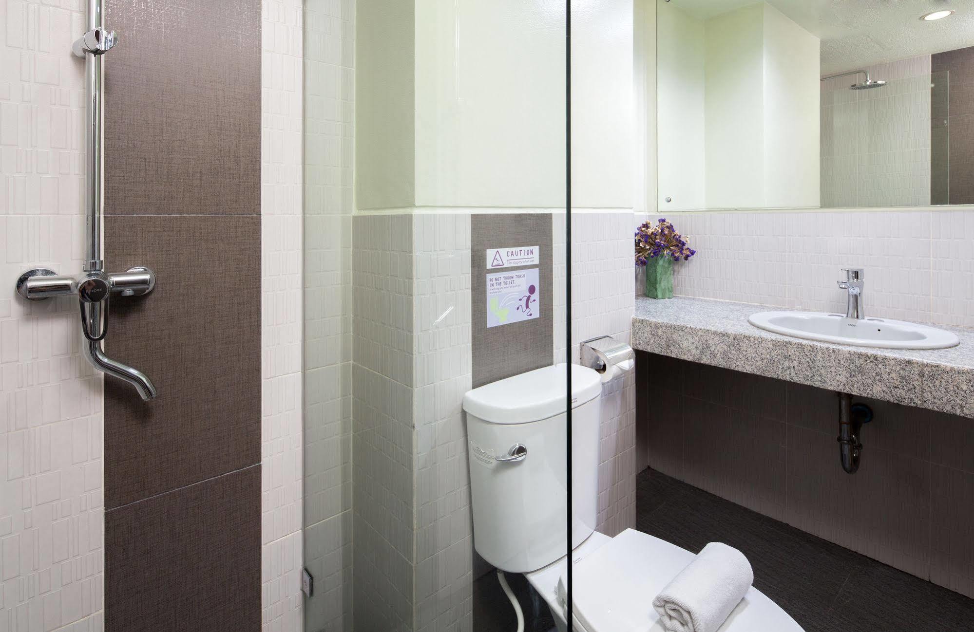V Hotel Manila Kültér fotó