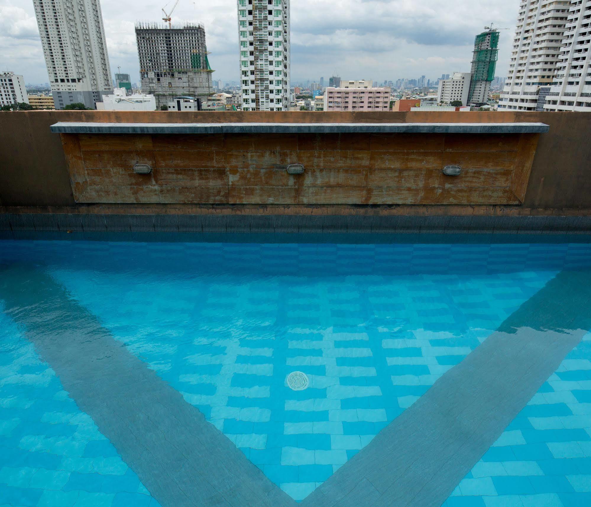 V Hotel Manila Kültér fotó