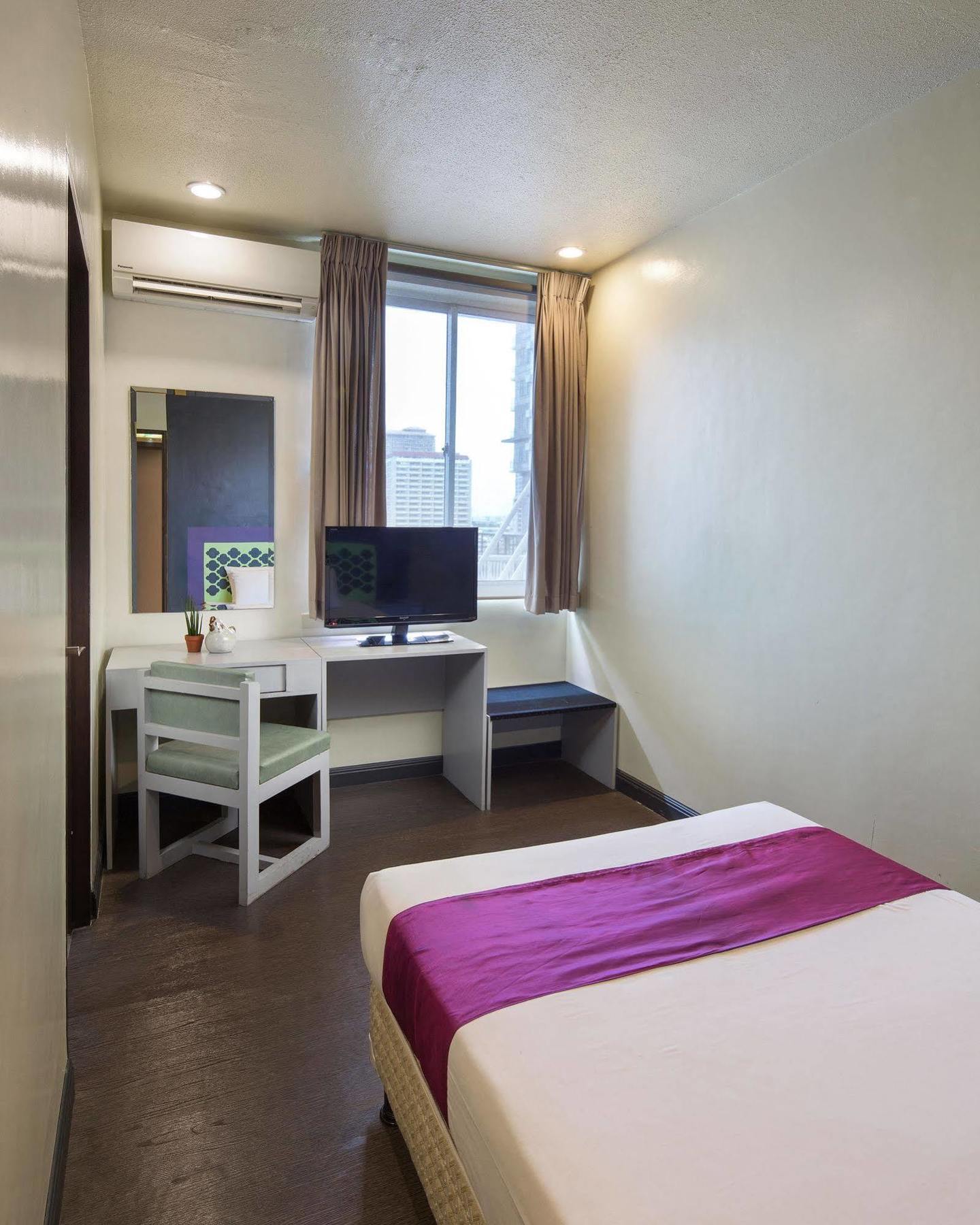 V Hotel Manila Kültér fotó