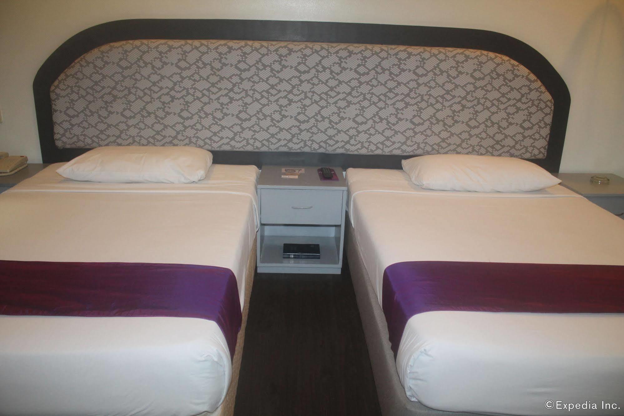 V Hotel Manila Kültér fotó