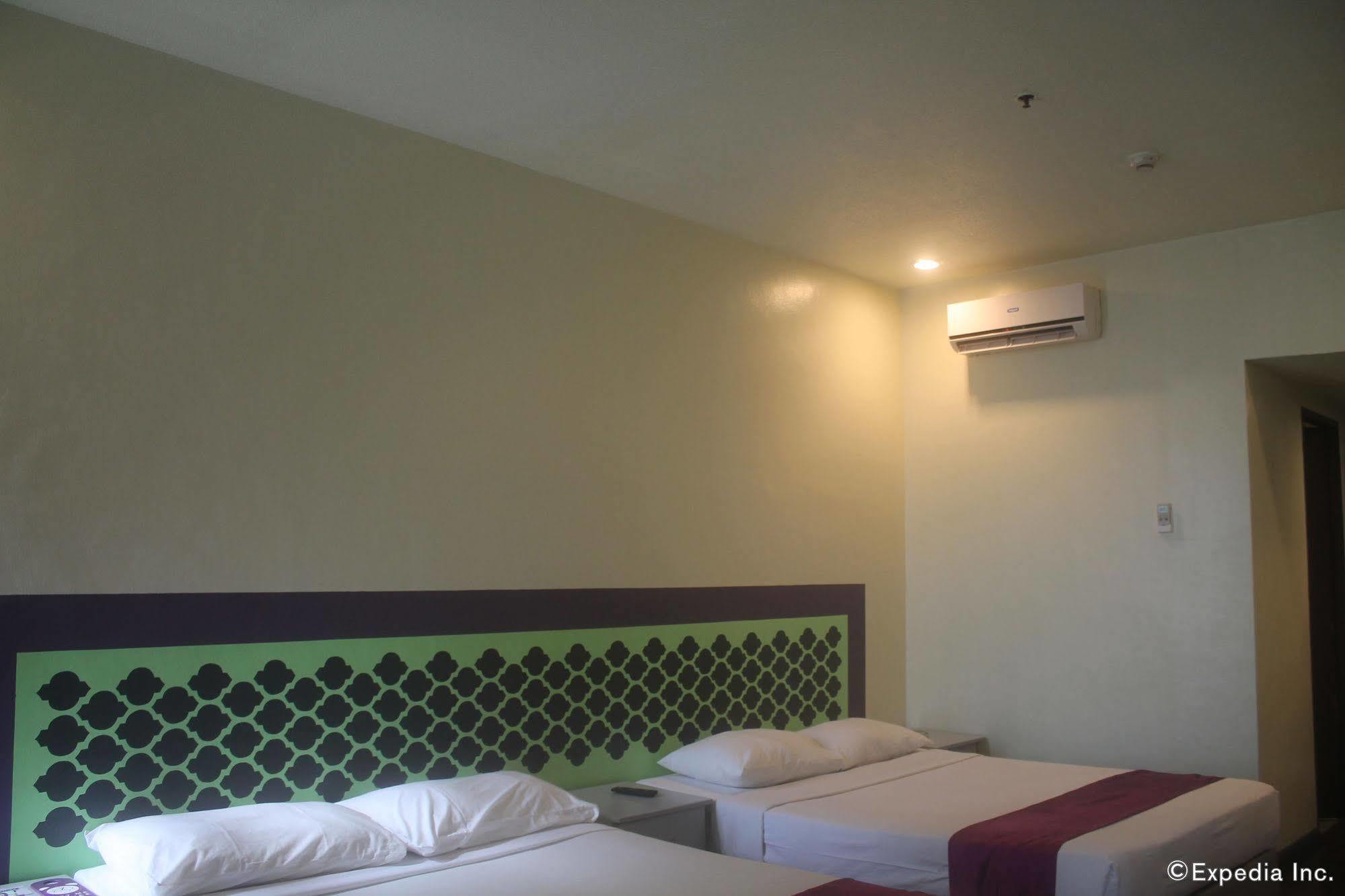 V Hotel Manila Kültér fotó