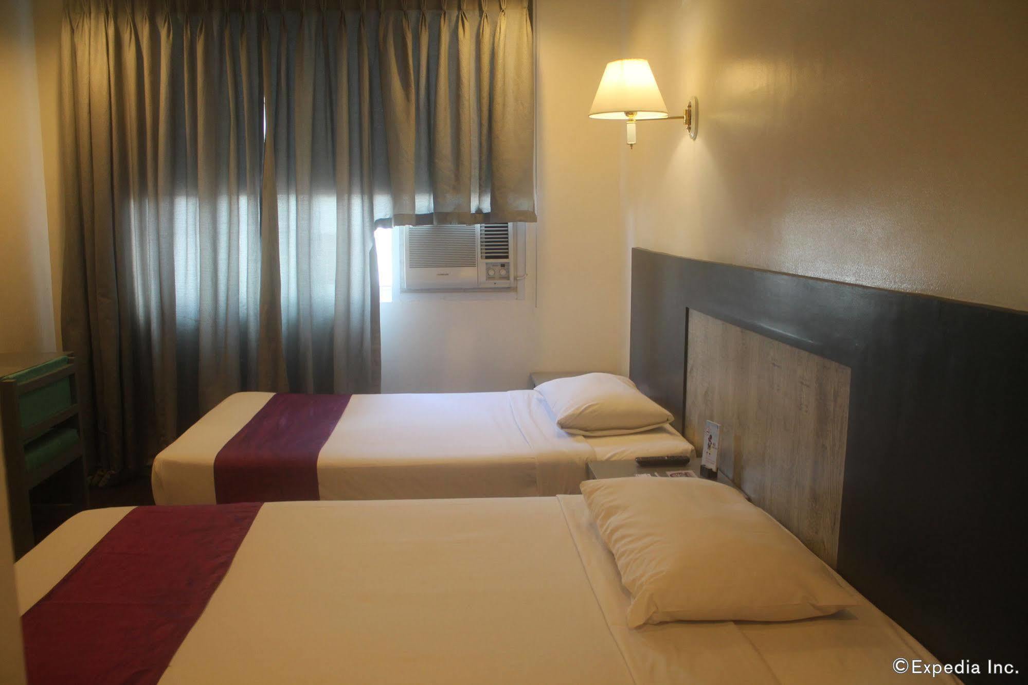 V Hotel Manila Kültér fotó