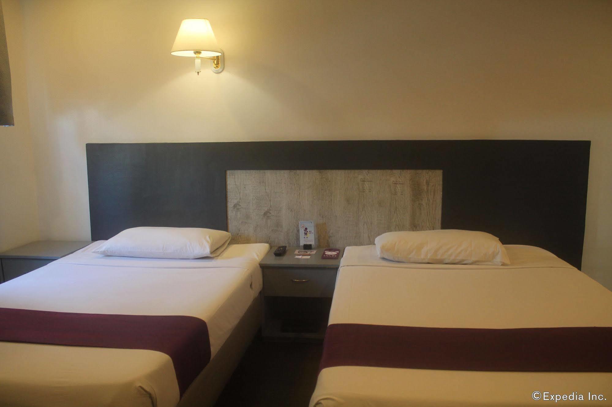 V Hotel Manila Kültér fotó