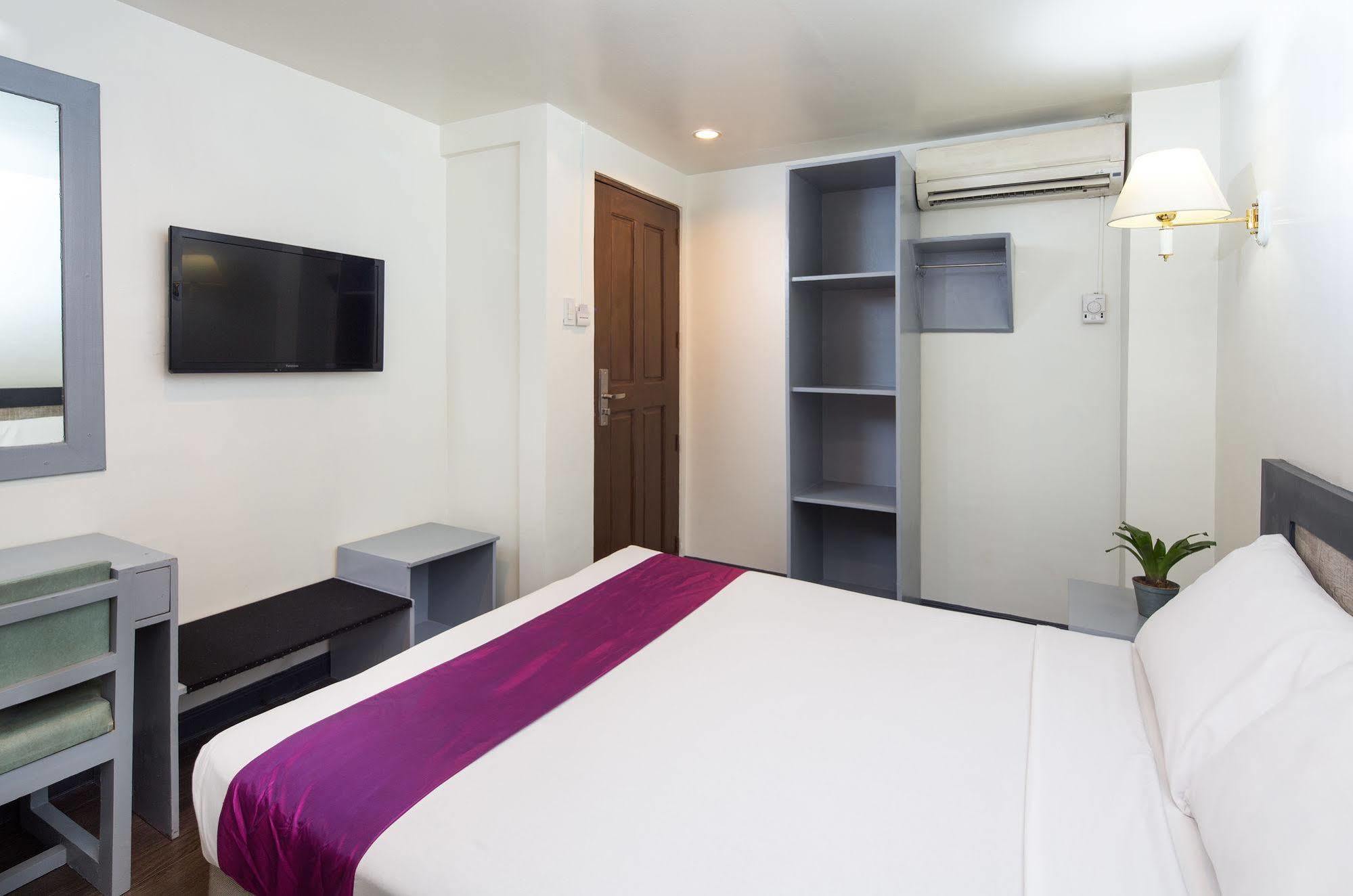 V Hotel Manila Kültér fotó